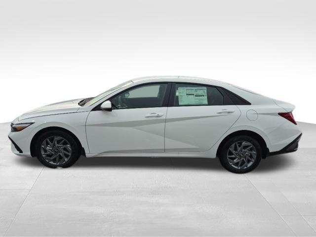 new 2026 Hyundai ELANTRA HEV car, priced at $26,252