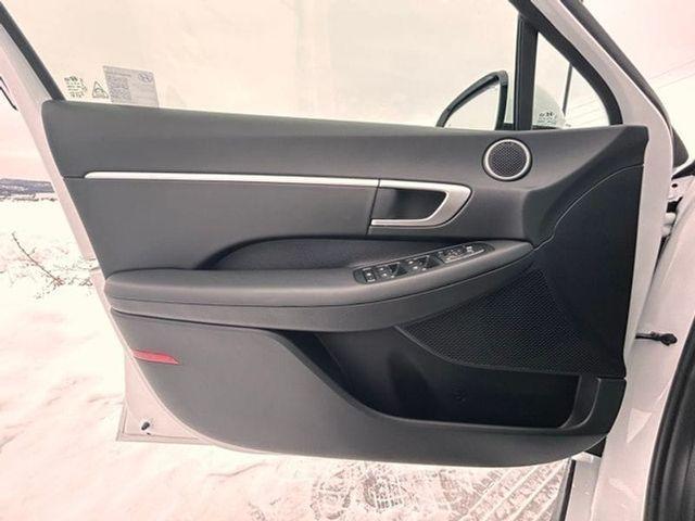 new 2025 Hyundai Sonata Hybrid car, priced at $31,180