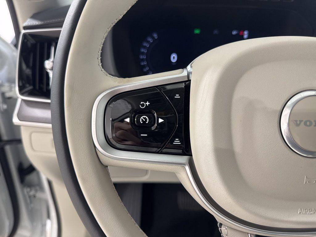 new 2026 Volvo XC90 car, priced at $75,270
