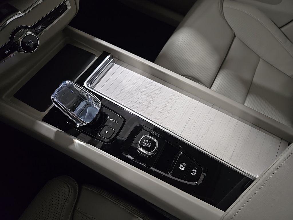 new 2026 Volvo XC60 Plug-In Hybrid car, priced at $75,235