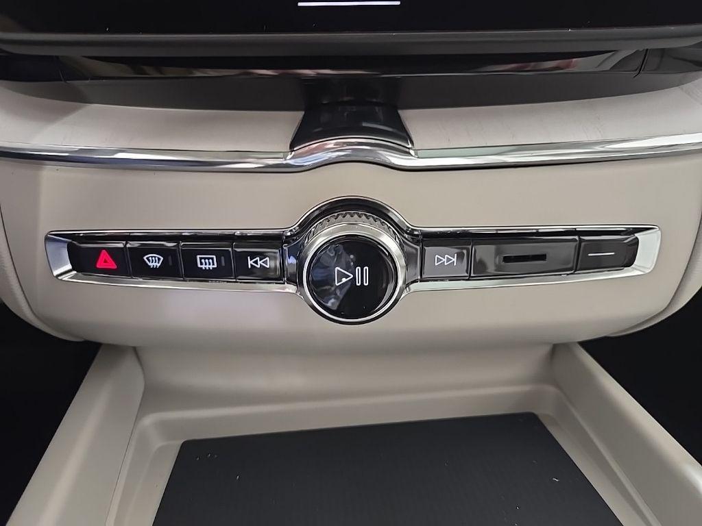 new 2026 Volvo XC60 Plug-In Hybrid car, priced at $75,235