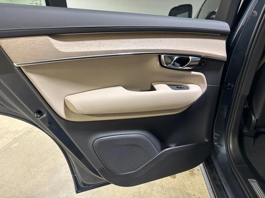 new 2026 Volvo XC90 car, priced at $71,934