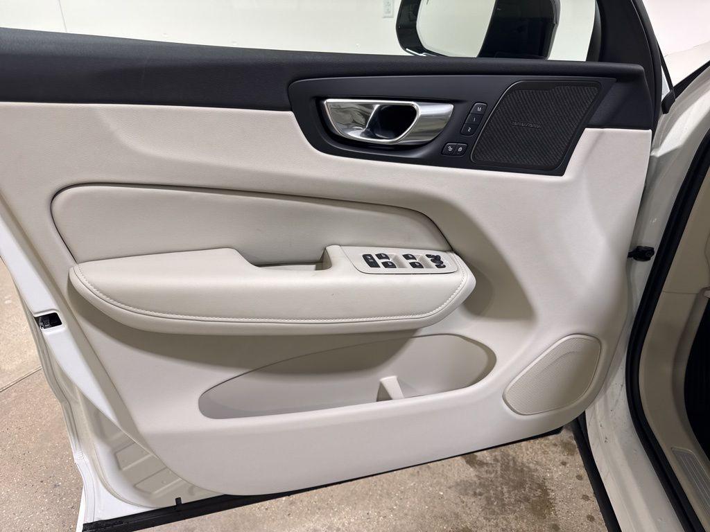 new 2026 Volvo XC60 Plug-In Hybrid car, priced at $75,235