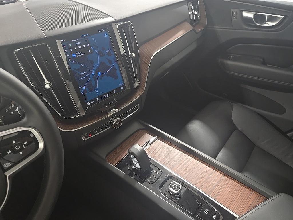 2024 Onyx Black Metallic Volvo XC60 Recharge Plug-In Hybrid