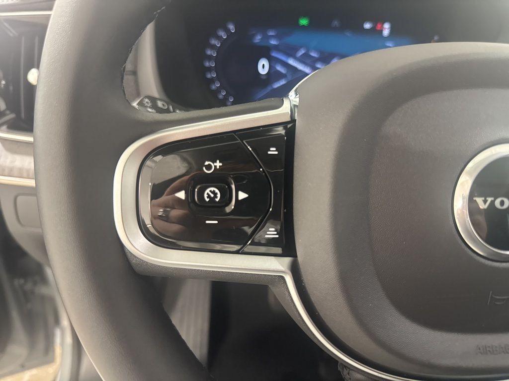 new 2026 Volvo XC90 car, priced at $75,270