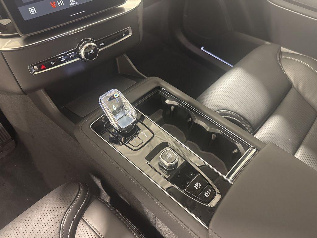 new 2026 Volvo XC90 car, priced at $75,270