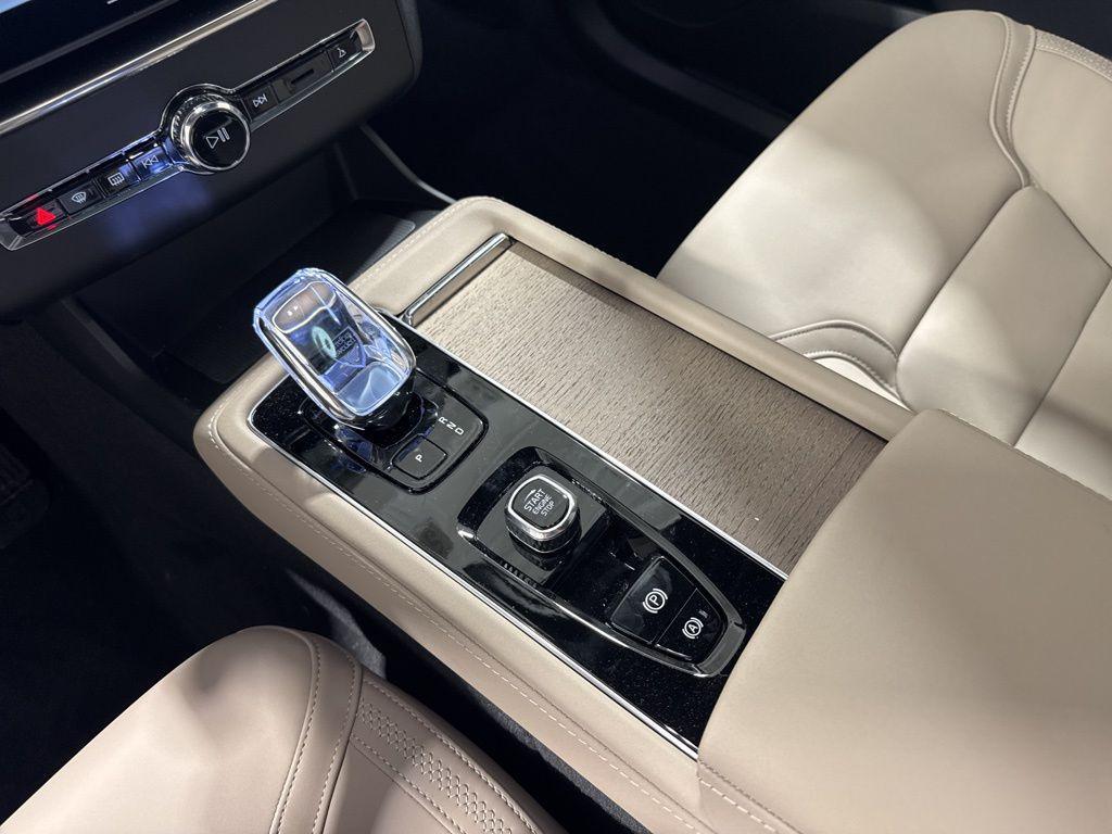 new 2026 Volvo XC90 Plug-In Hybrid car, priced at $81,875