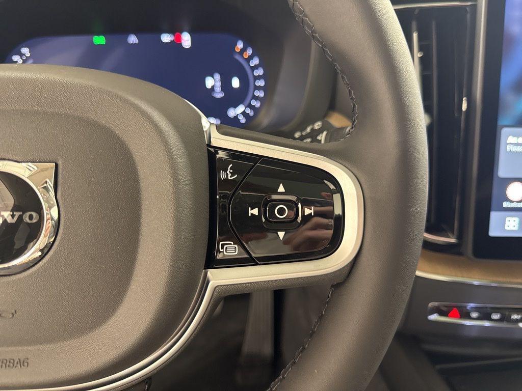 new 2026 Volvo XC60 car, priced at $58,105