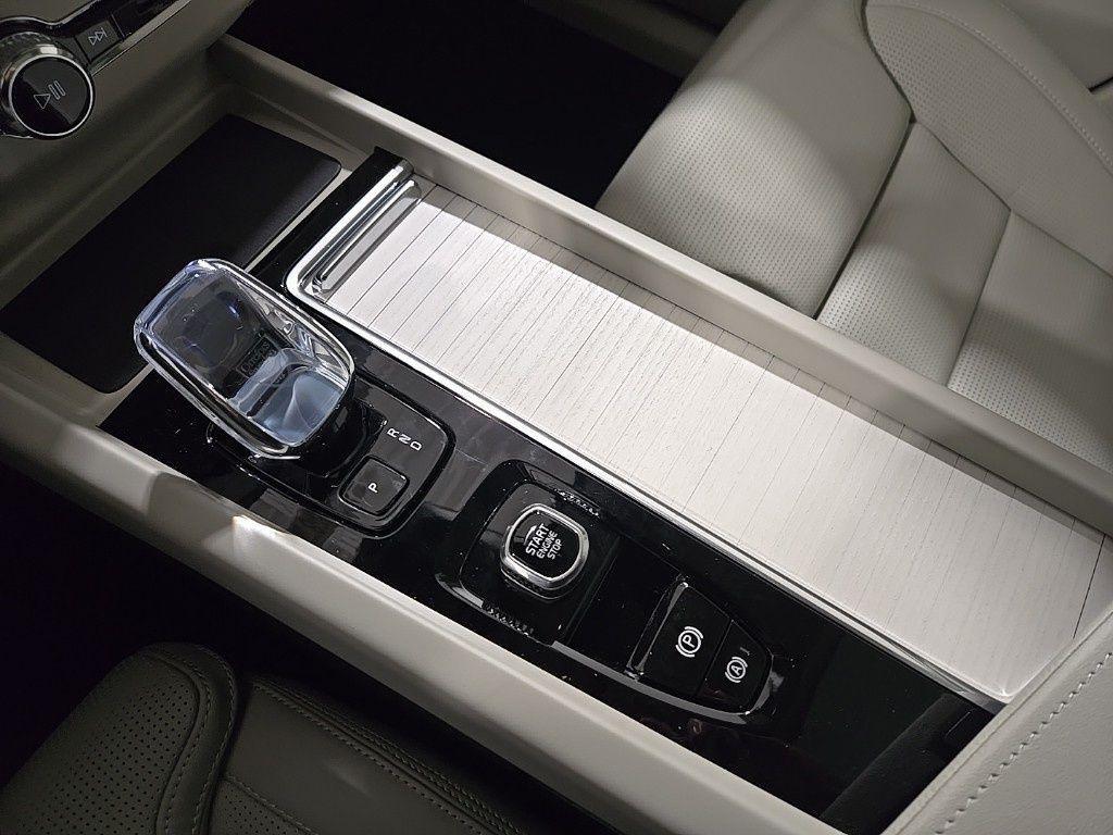 new 2026 Volvo XC60 Plug-In Hybrid car, priced at $75,235