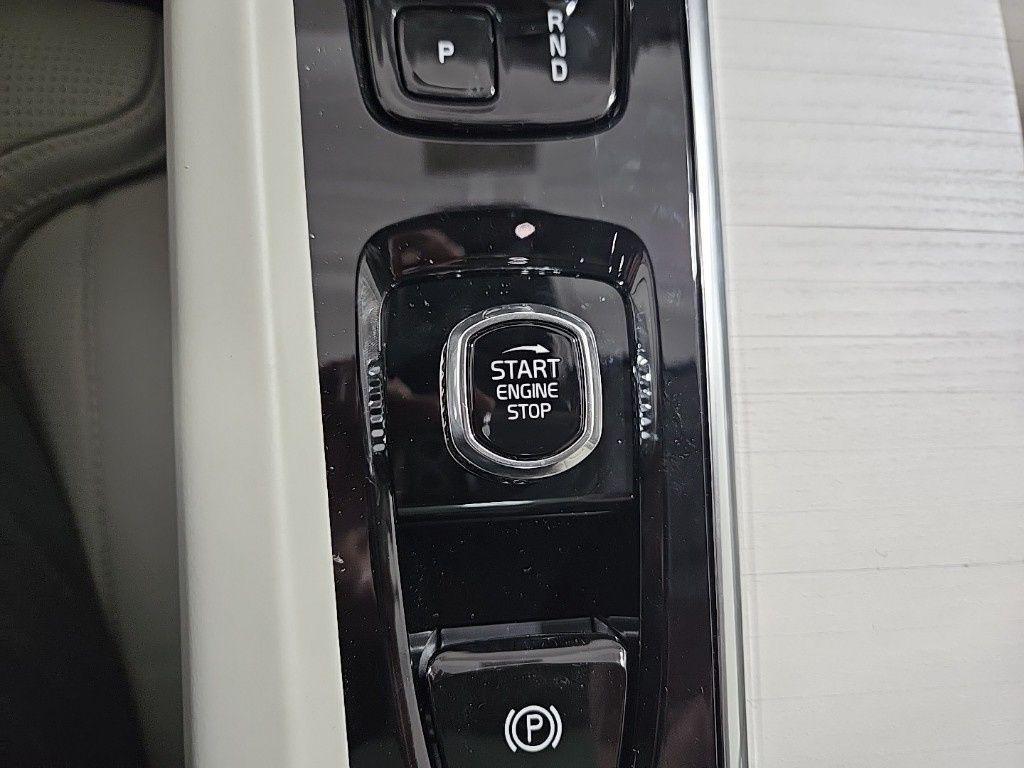 new 2026 Volvo XC60 Plug-In Hybrid car, priced at $75,235