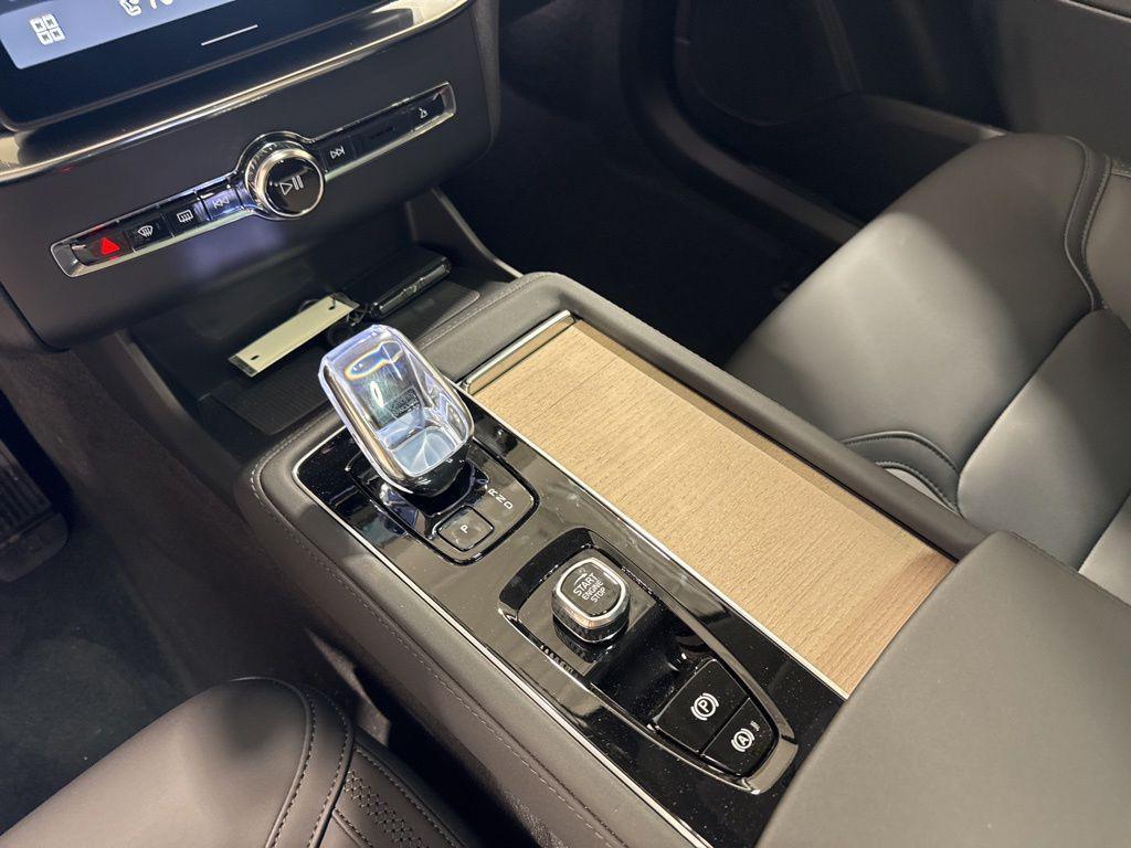 new 2026 Volvo XC90 car, priced at $71,905