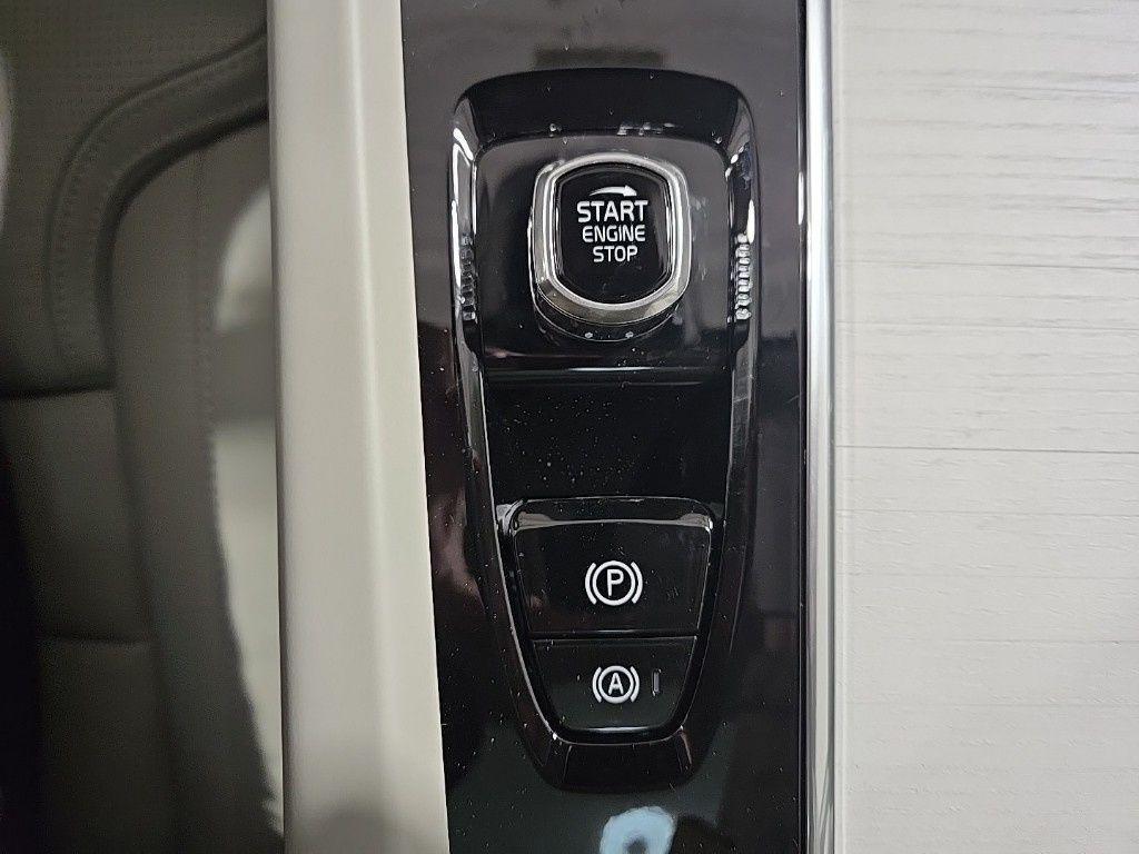 new 2026 Volvo XC60 car, priced at $63,935