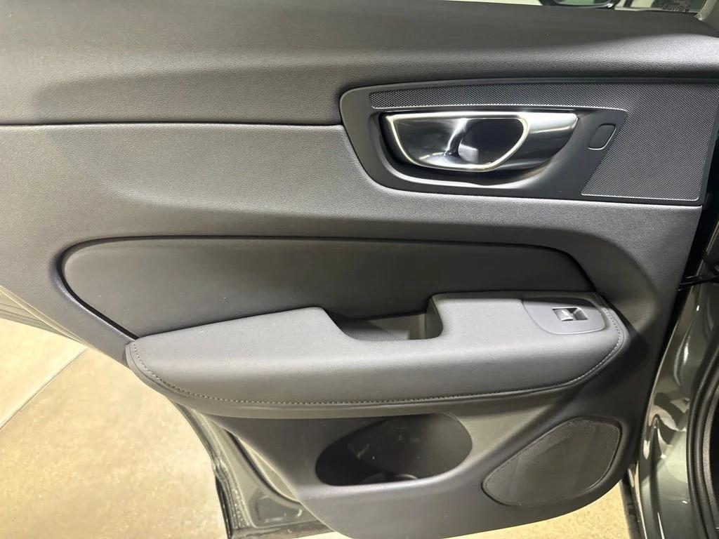 new 2026 Volvo XC60 car, priced at $59,279