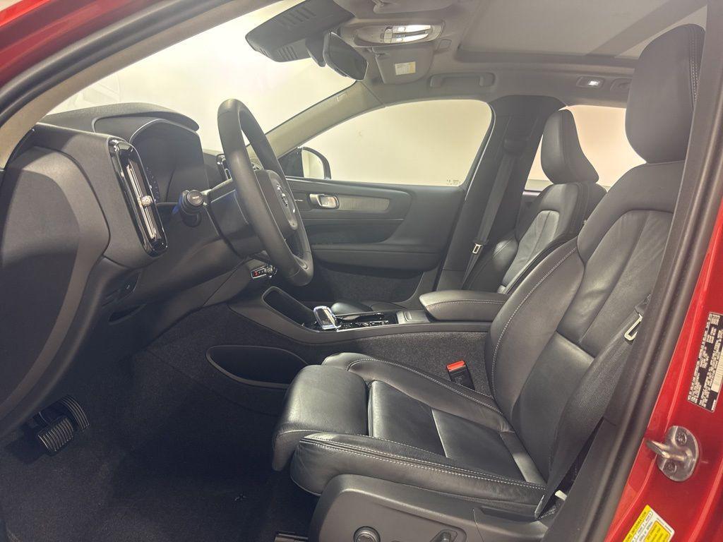 used 2024 Volvo XC40 car, priced at $35,988