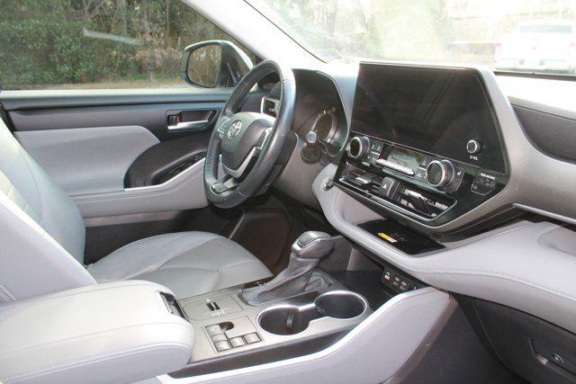 used 2023 Toyota Highlander car, priced at $32,987