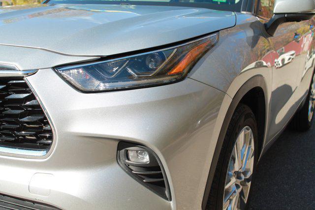 used 2023 Toyota Highlander car, priced at $33,987