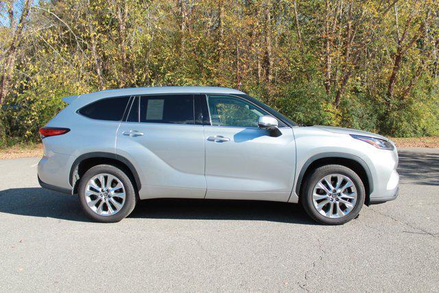 used 2023 Toyota Highlander car, priced at $33,987