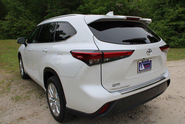 used 2023 Toyota Highlander car, priced at $37,250