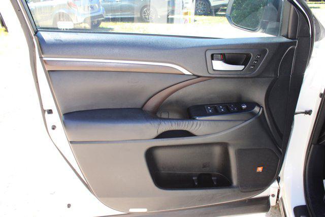 used 2016 Toyota Highlander car, priced at $17,250