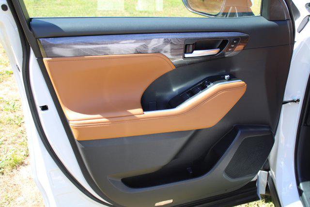 new 2026 Toyota Highlander car, priced at $55,750