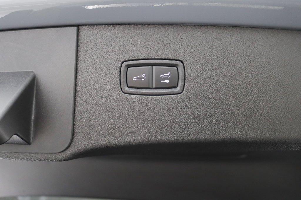 Porsche Cayenne view 49