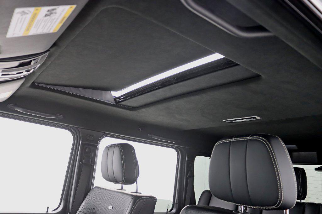 Mercedes-Benz G-Class view 32