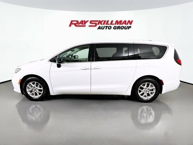 used 2024 Chrysler Pacifica car, priced at $27,535