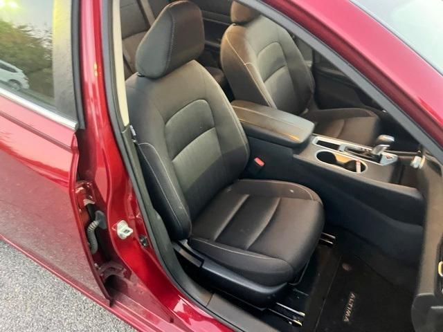 2022 Scarlet Ember Nissan Altima