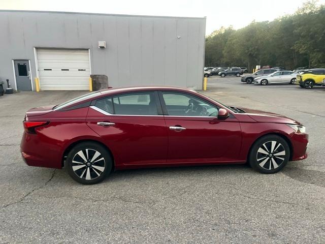 2022 Scarlet Ember Nissan Altima