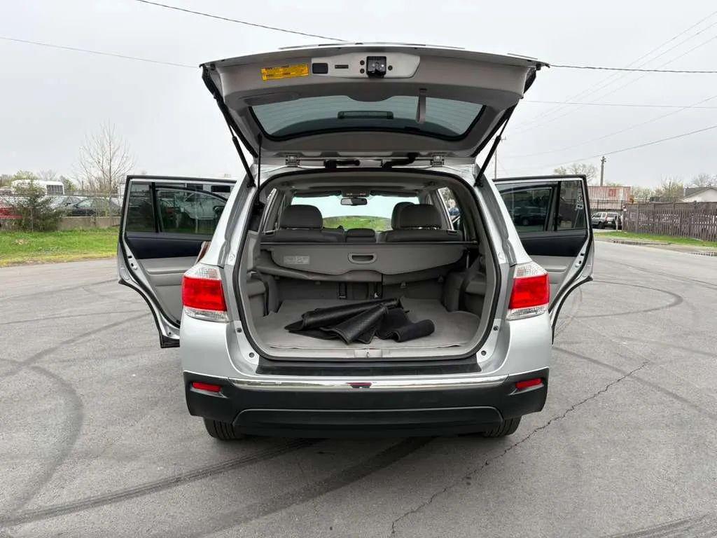 used 2012 Toyota Highlander car, priced at $13,999