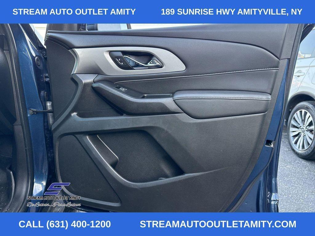 used 2023 Chevrolet Traverse car, priced at $24,498