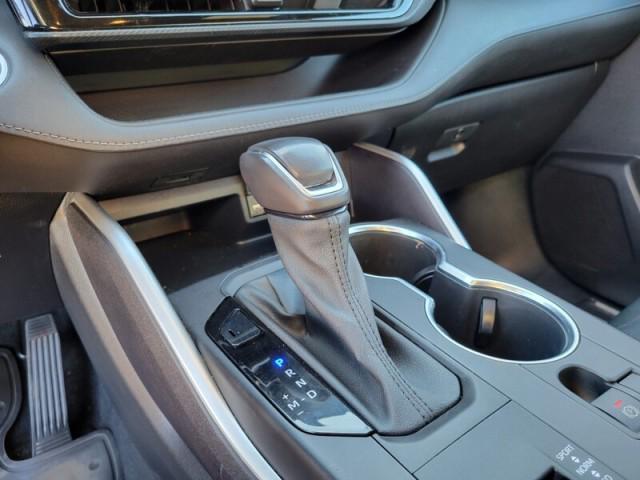 used 2021 Toyota Highlander car, priced at $30,999