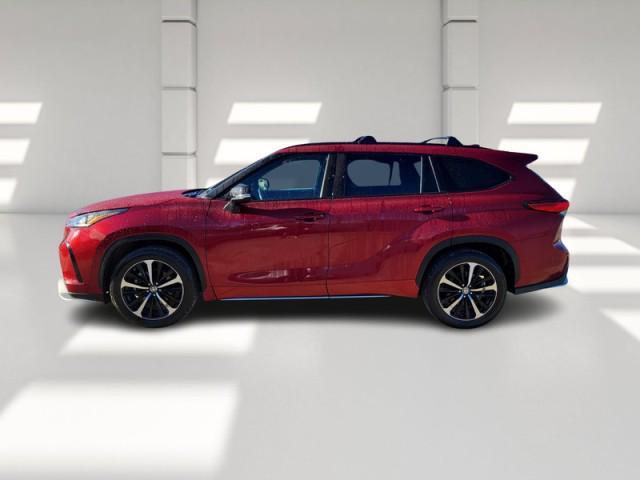 used 2021 Toyota Highlander car, priced at $30,999