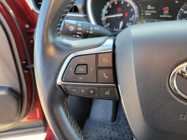 used 2021 Toyota Highlander car, priced at $30,999