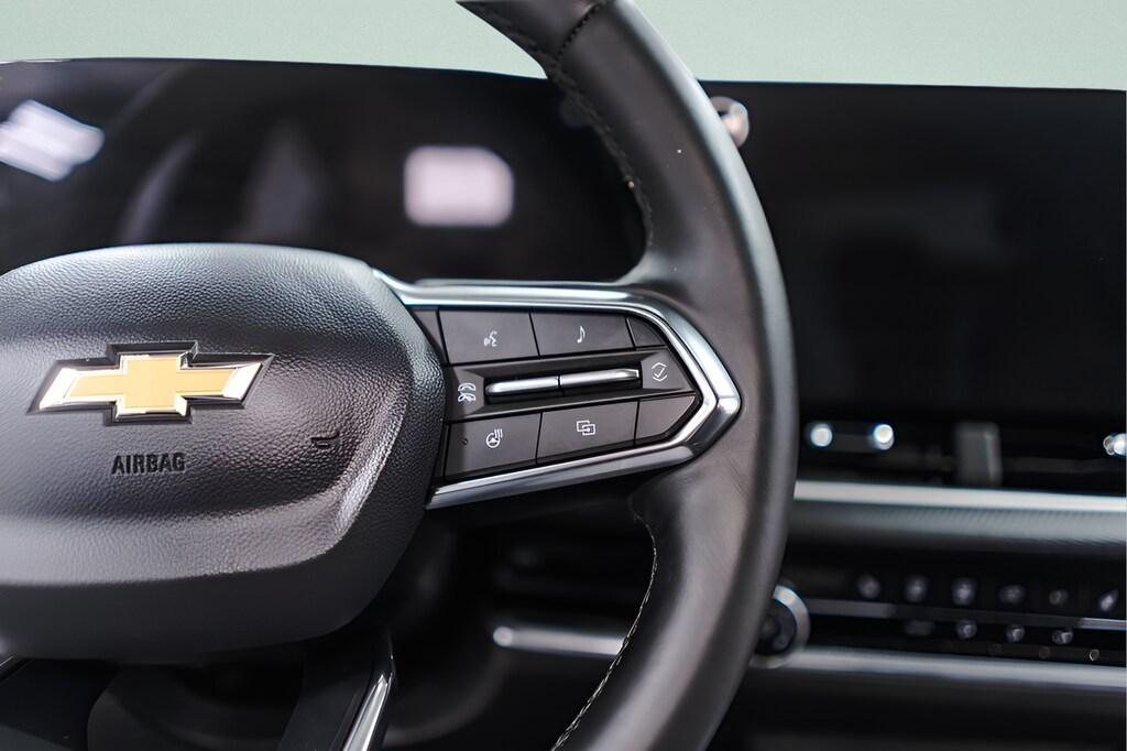 used 2025 Chevrolet Equinox car, priced at $24,956