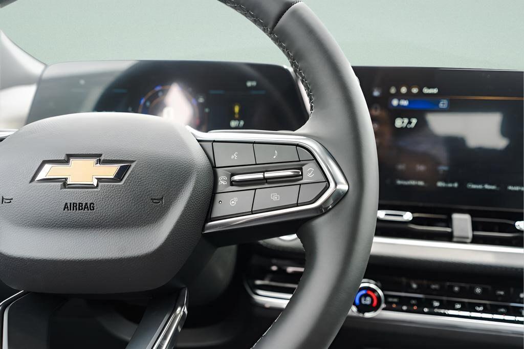 new 2026 Chevrolet Equinox car, priced at $33,895