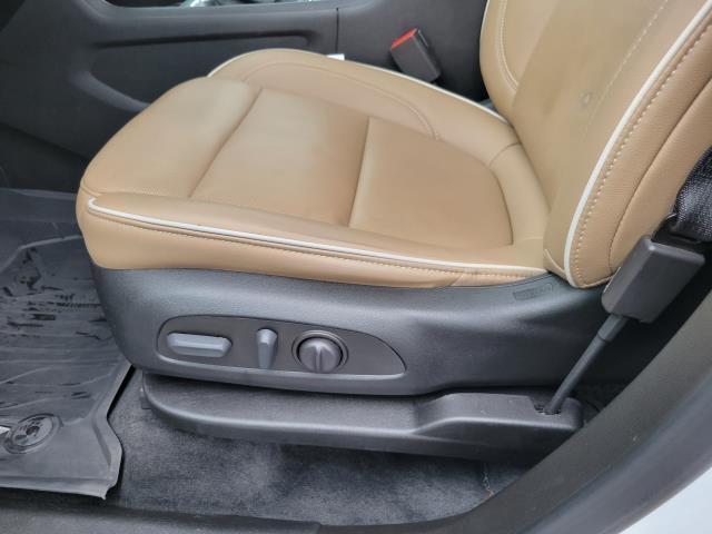 used 2023 Chevrolet Traverse car, priced at $33,000