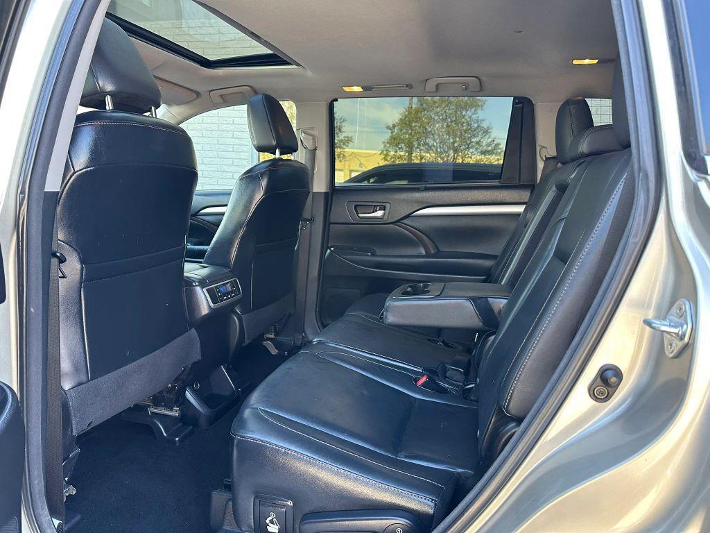used 2015 Toyota Highlander car, priced at $15,250