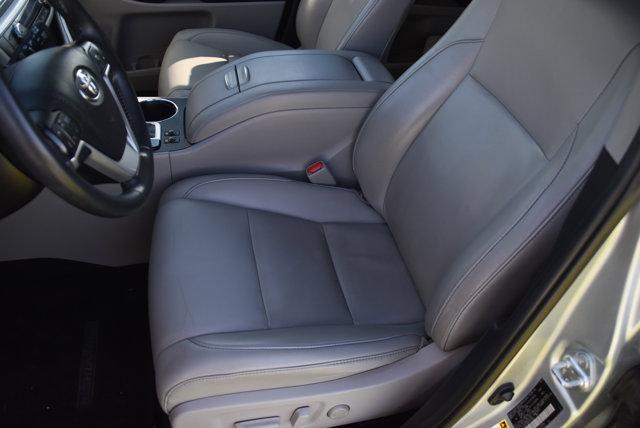 used 2019 Toyota Highlander car, priced at $23,454