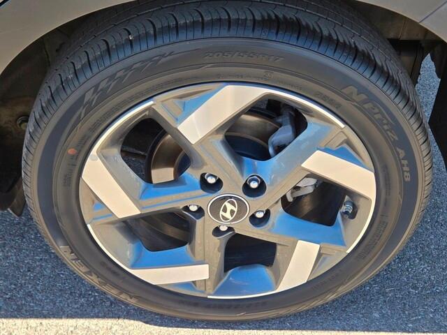 used 2025 Hyundai Venue car, priced at $18,999