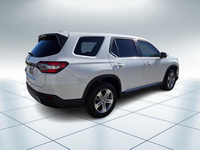 new 2025 Honda Pilot car, priced at $45,122