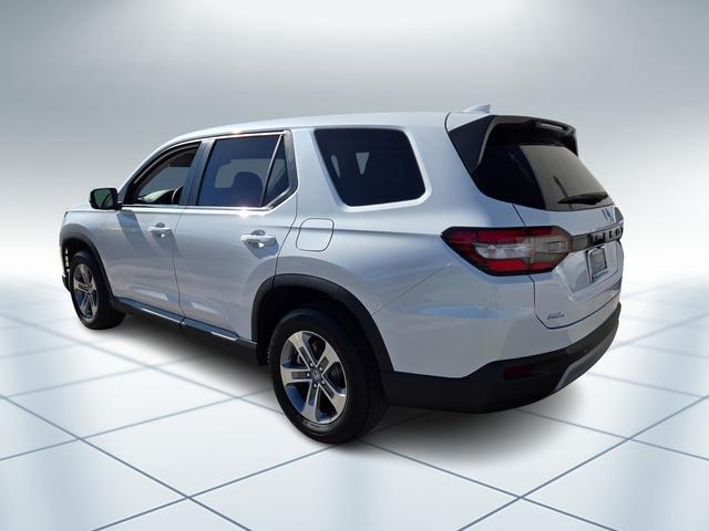 new 2025 Honda Pilot car, priced at $45,122