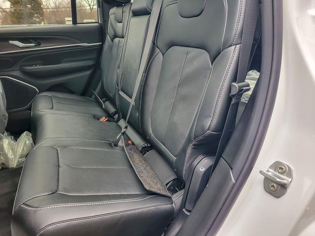 new 2026 Jeep Grand Cherokee car, priced at $48,770