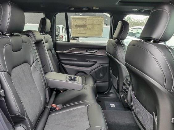 new 2026 Jeep Grand Cherokee car, priced at $44,912