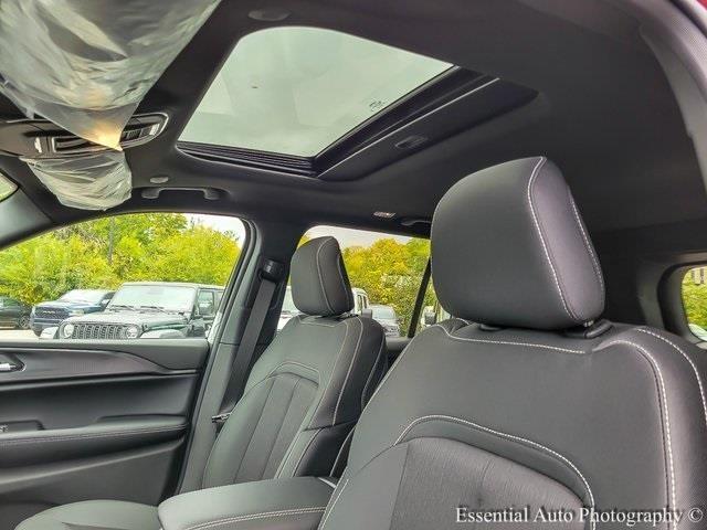 new 2025 Jeep Grand Cherokee car, priced at $35,988