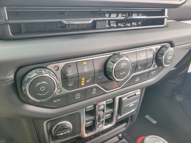 new 2026 Jeep Gladiator car, priced at $43,422