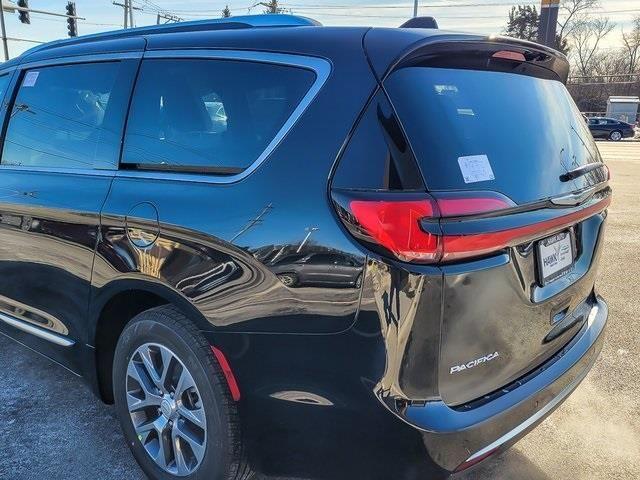 new 2026 Chrysler Pacifica Hybrid car, priced at $61,670