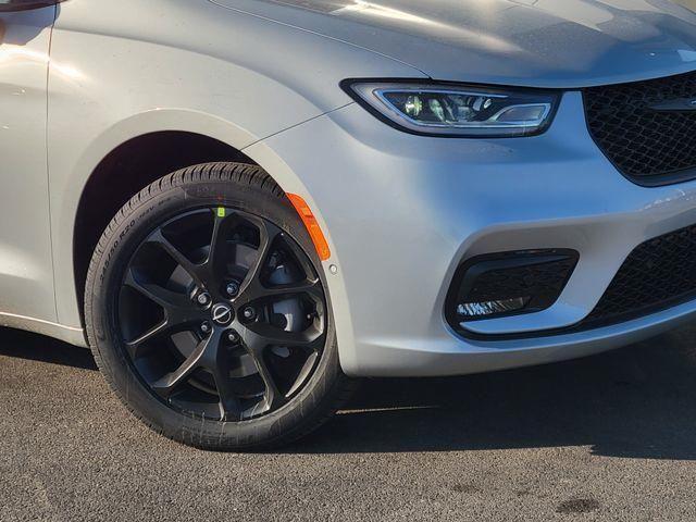 new 2026 Chrysler Pacifica car, priced at $45,954