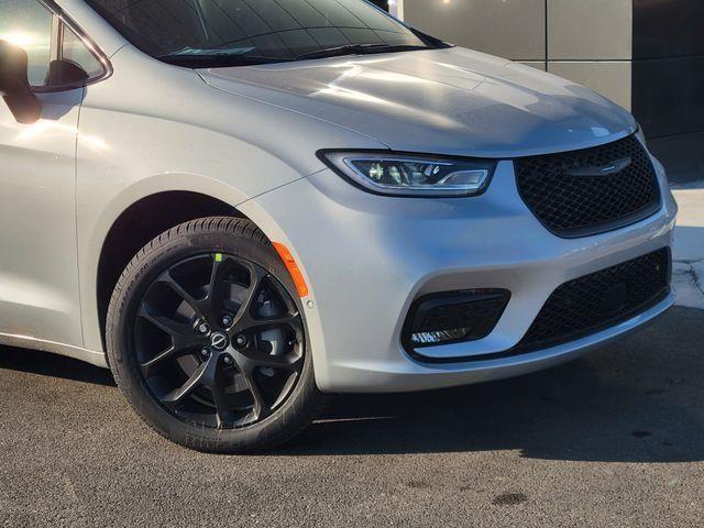 new 2026 Chrysler Pacifica car, priced at $45,954