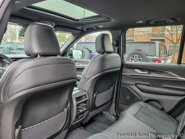 new 2026 Jeep Grand Cherokee car, priced at $44,376